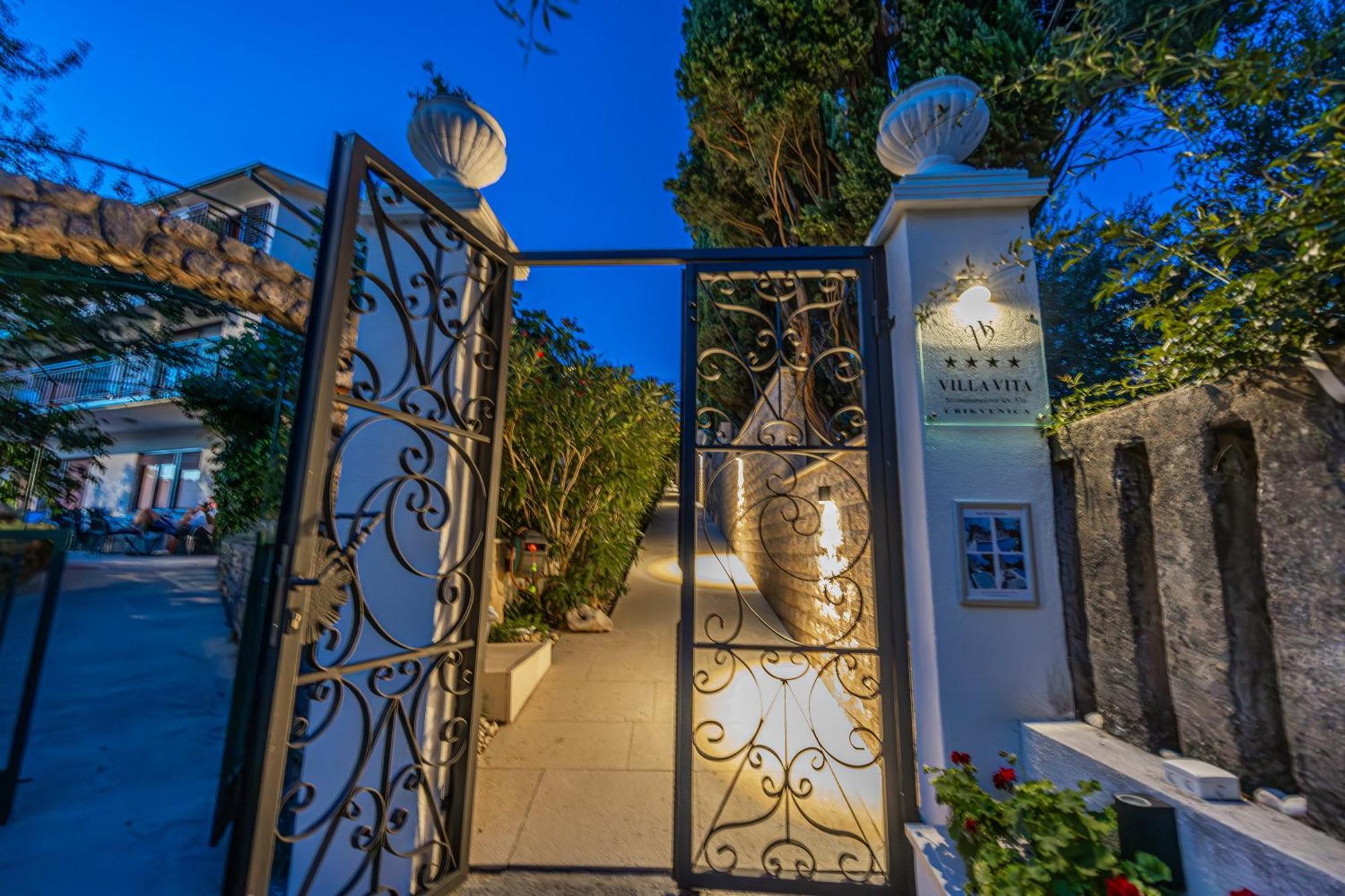 Villa Vita Luxury Apartments ซริกเวนิซา ภายนอก รูปภาพ